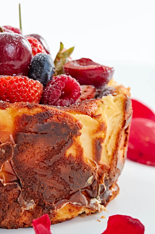 巴斯克芝士风暴鲜果乳酪蛋糕图片