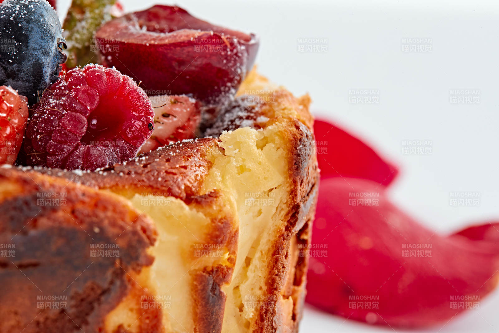 巴斯克芝士风暴鲜果乳酪蛋糕图片