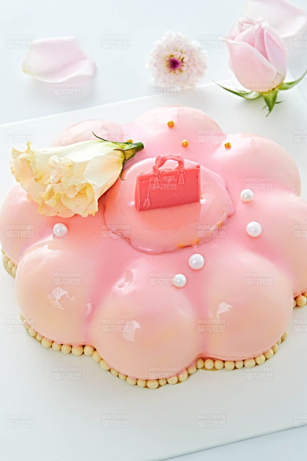 玫瑰初吻蓝莓夹心鲜奶蛋糕图片