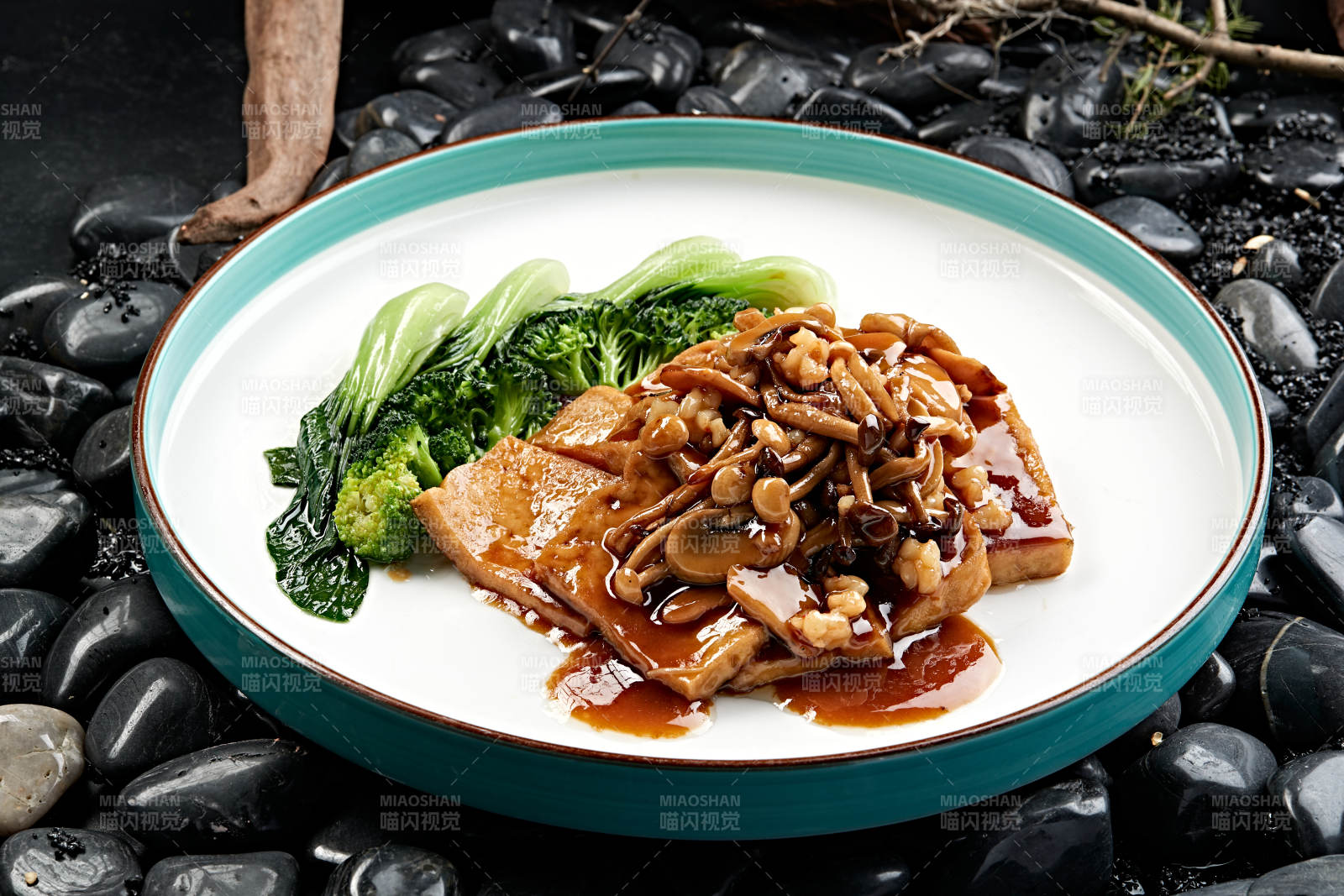 杂菌黄焖锅塌豆腐图片