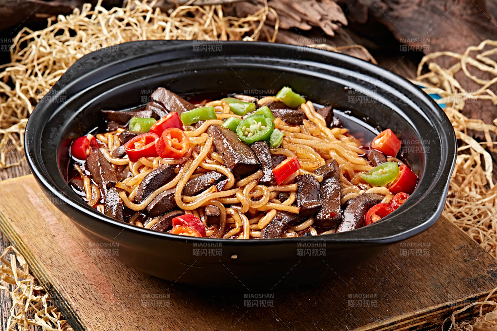 传统小吃鸭血粉丝煲图片