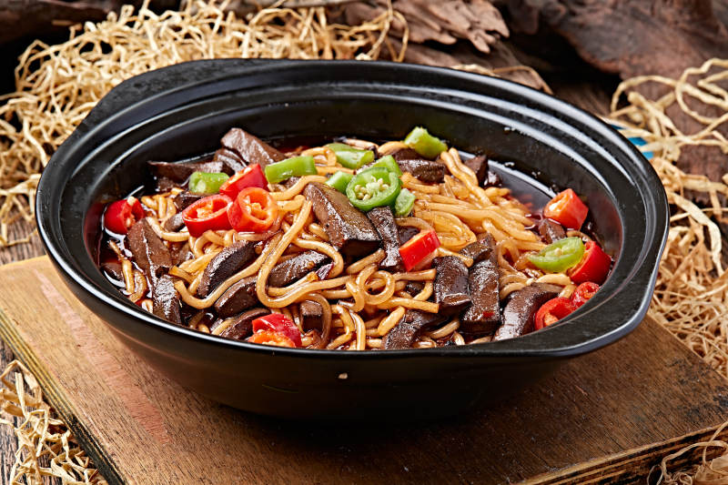 传统小吃鸭血粉丝煲图片