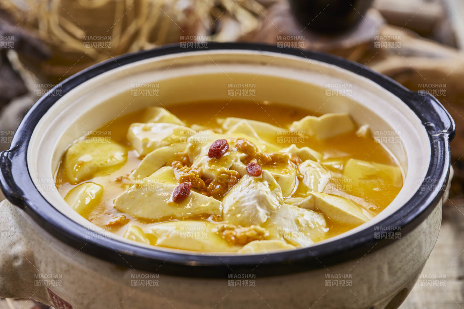 蟹黄海胆炖豆腐图片