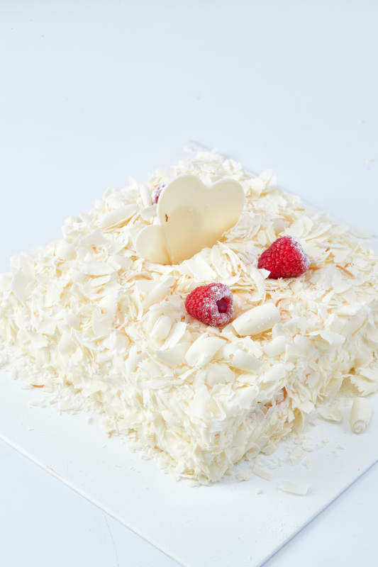 草莓白巧克力榴莲慕斯生日蛋糕图片