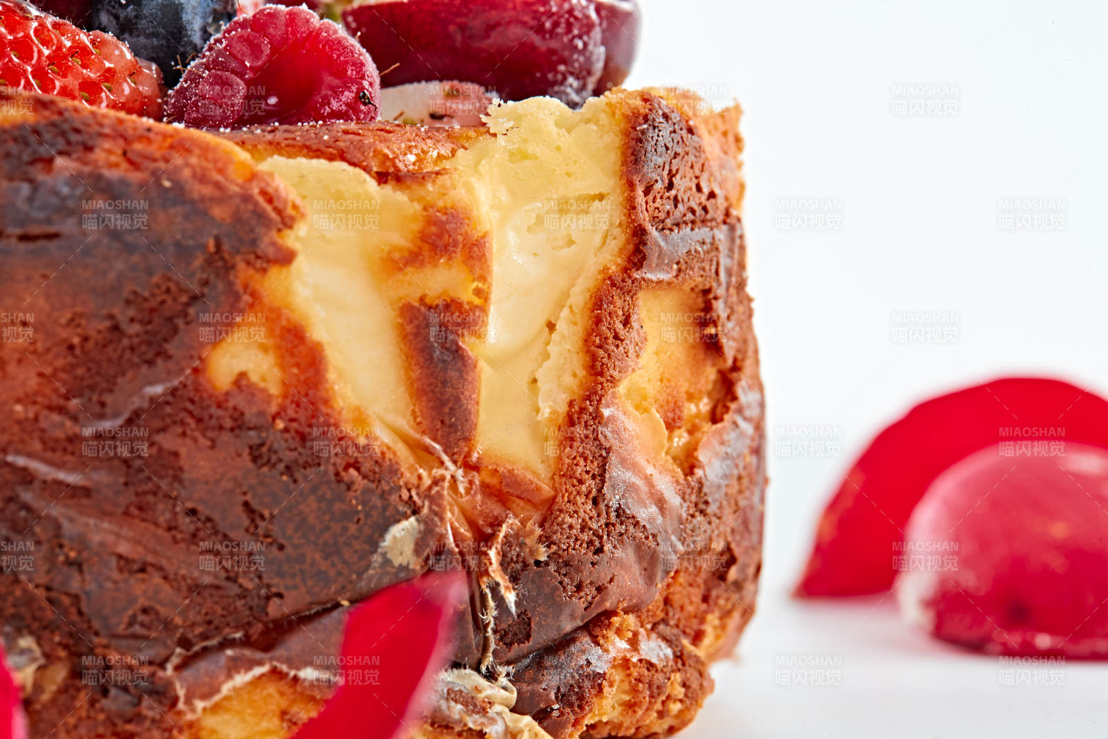 巴斯克芝士风暴鲜果乳酪蛋糕图片