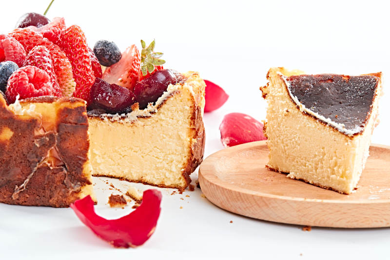 巴斯克芝士风暴鲜果乳酪蛋糕图片