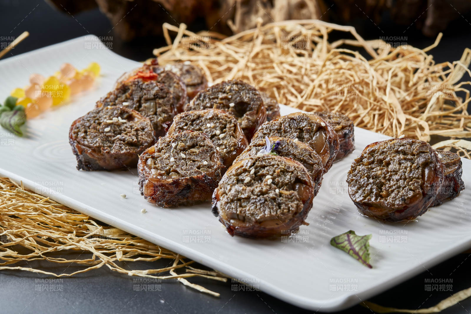 磁盘装的炭烤羊场包羊肝图片