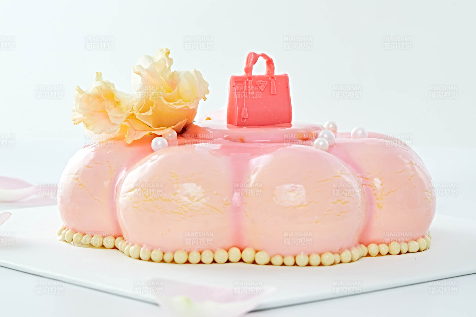 玫瑰初吻蓝莓夹心鲜奶蛋糕图片