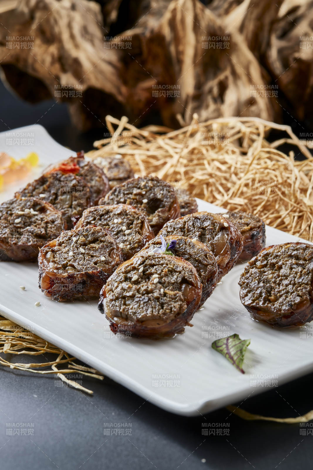 磁盘装的炭烤羊场包羊肝图片