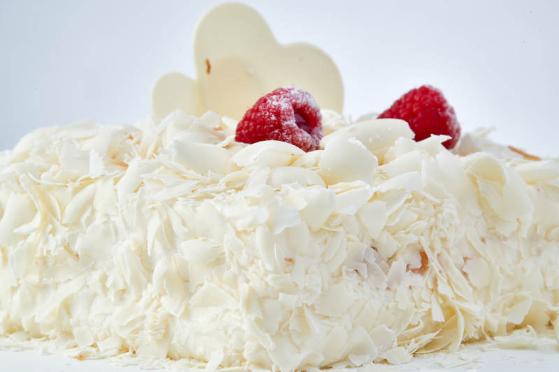 草莓白巧克力榴莲慕斯生日蛋糕图片