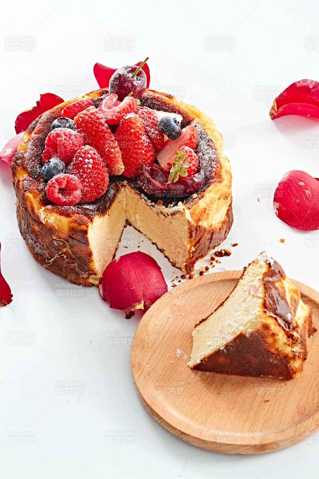 巴斯克芝士风暴鲜果乳酪蛋糕图片