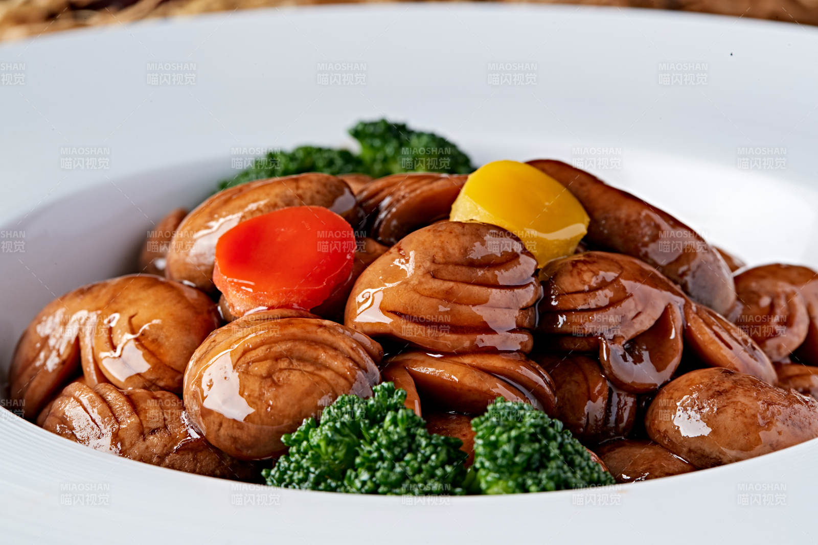 彩椒西蓝花红烧塞外白口蘑图片