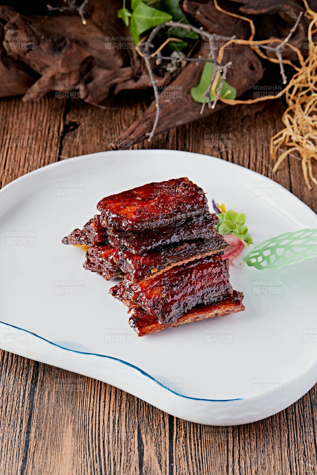 美味烟熏带鱼段图片