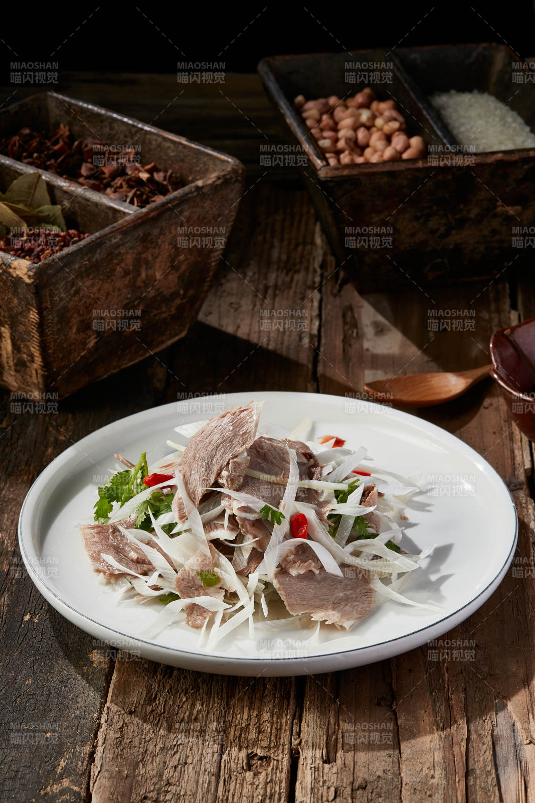 白切枸杞葱香牛里脊图片