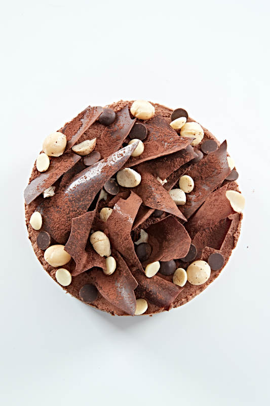 可可散粉黑森林坚果冰淇淋蛋糕图片