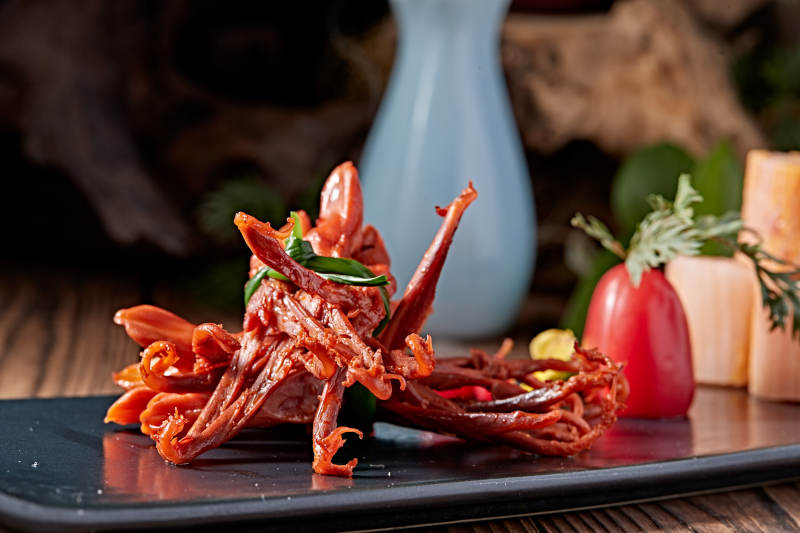 韩国泡菜配飘香卤味鸭舌图片