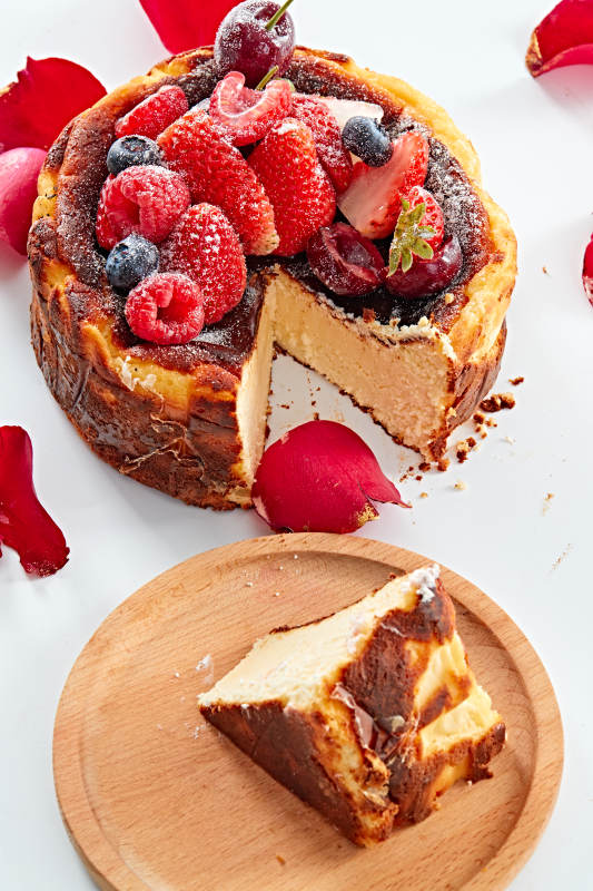 巴斯克芝士风暴鲜果乳酪蛋糕图片