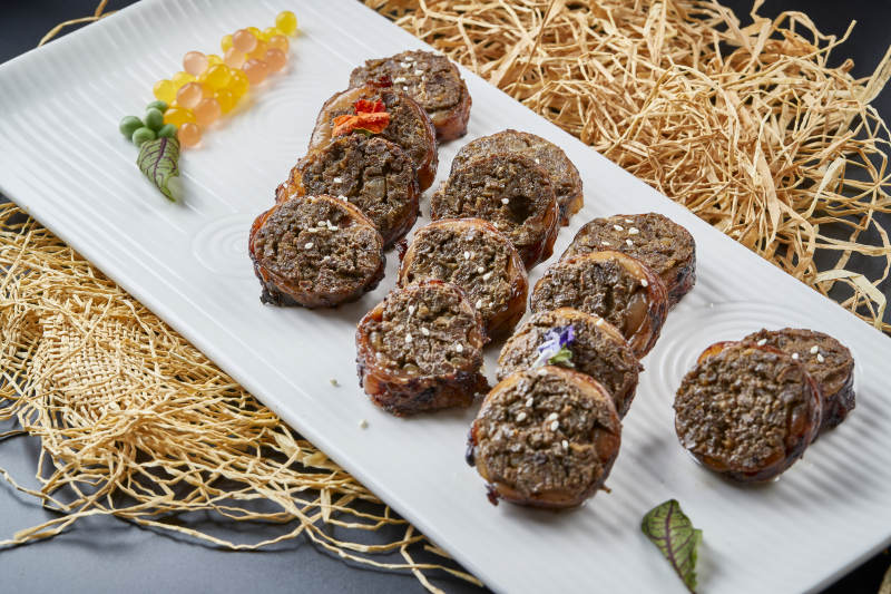 磁盘装的炭烤羊场包羊肝图片