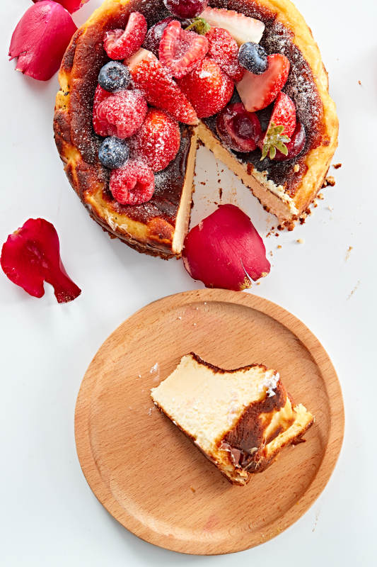 巴斯克芝士风暴鲜果乳酪蛋糕图片