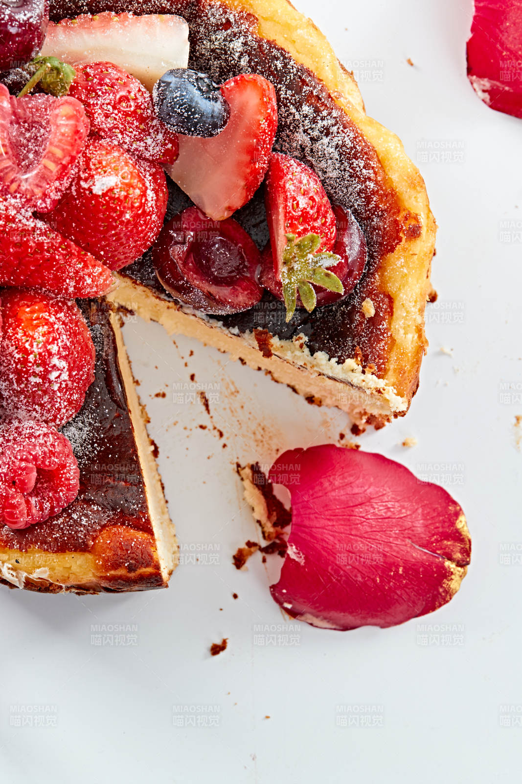 巴斯克芝士风暴鲜果乳酪蛋糕图片