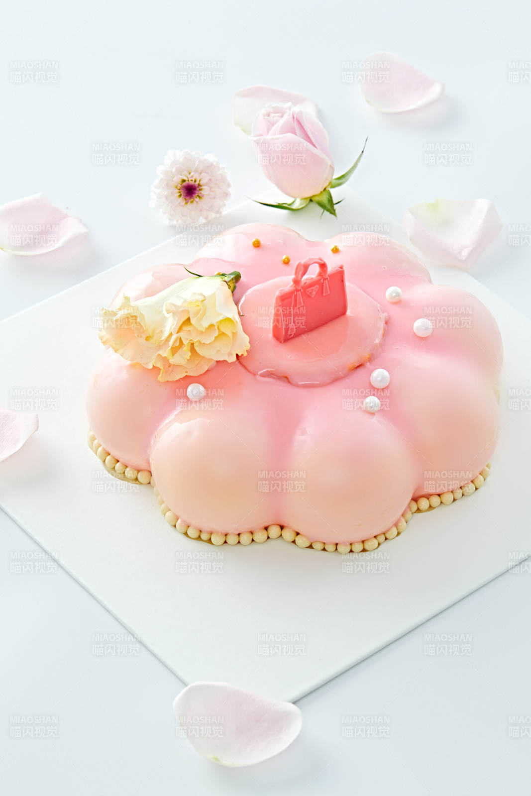 玫瑰初吻蓝莓夹心鲜奶蛋糕图片