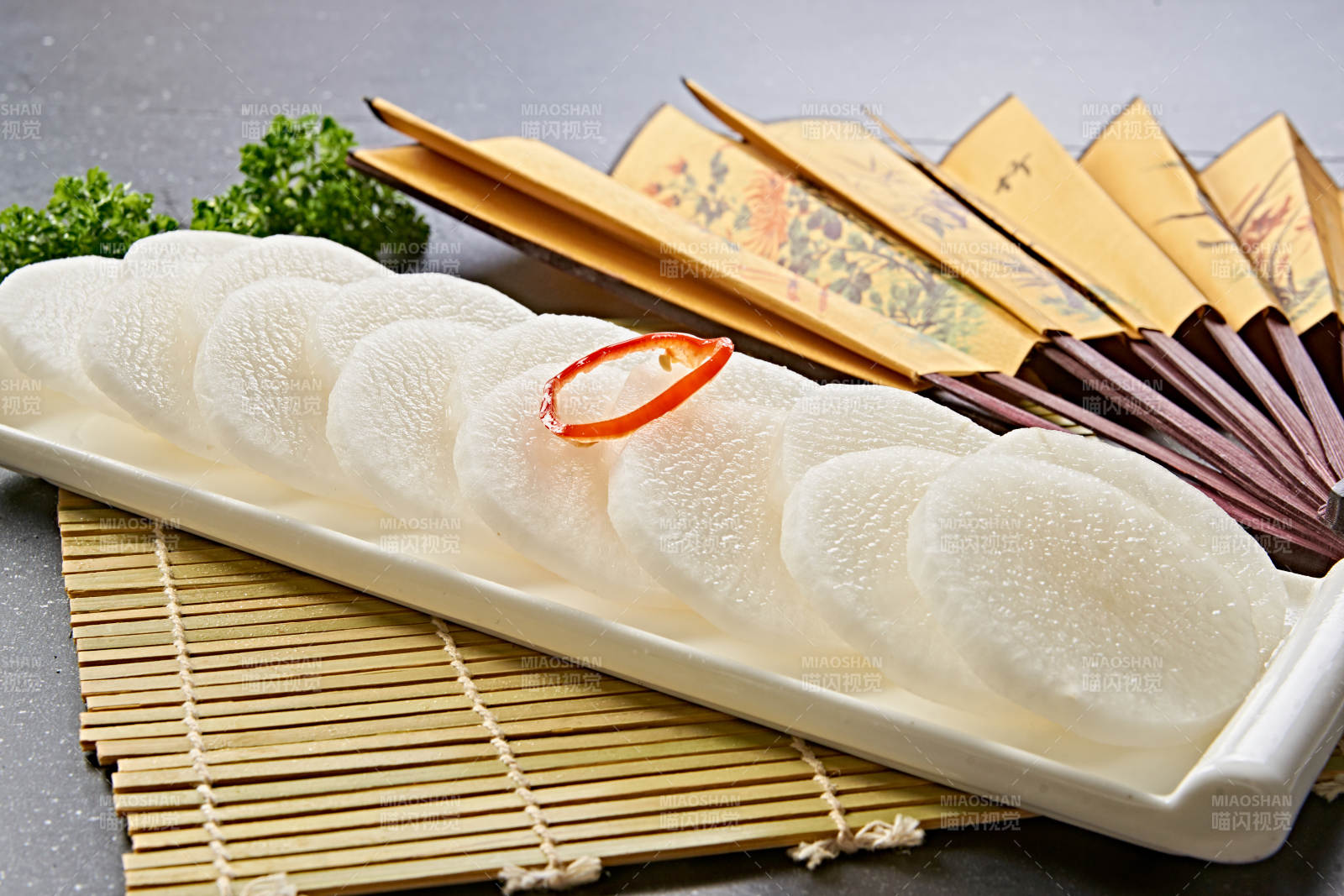 火锅食材白萝卜切片图片