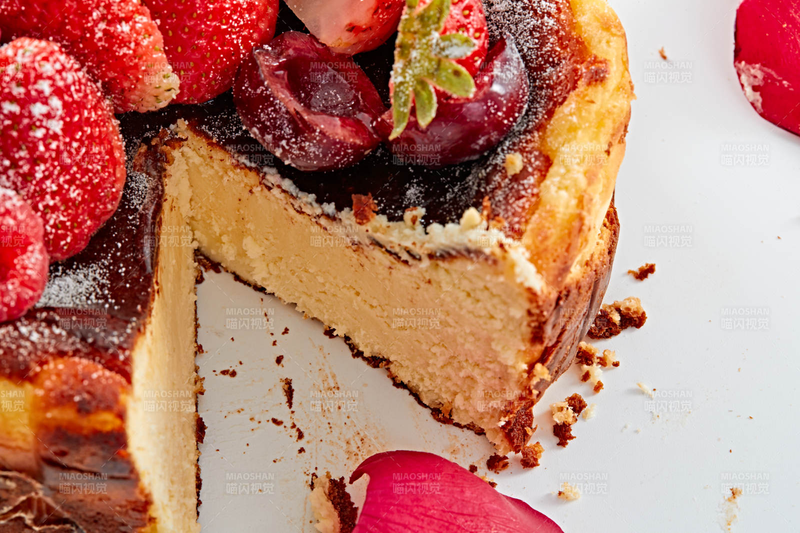 巴斯克芝士风暴鲜果乳酪蛋糕图片