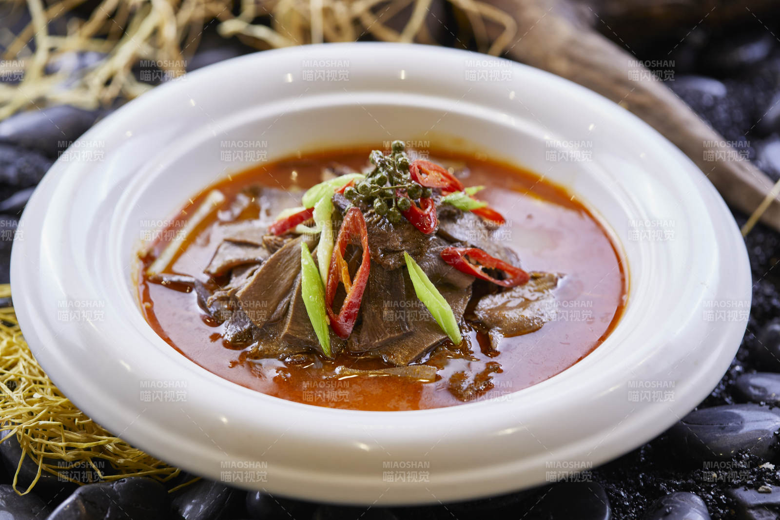 水煮藤椒牛口条牛舌图片