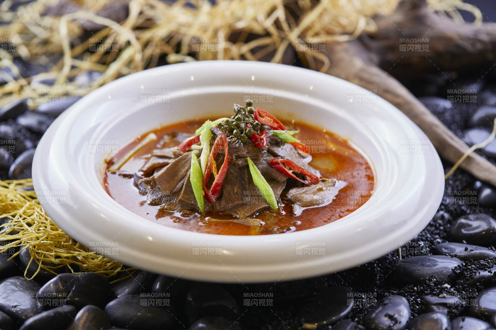 水煮藤椒牛口条牛舌图片