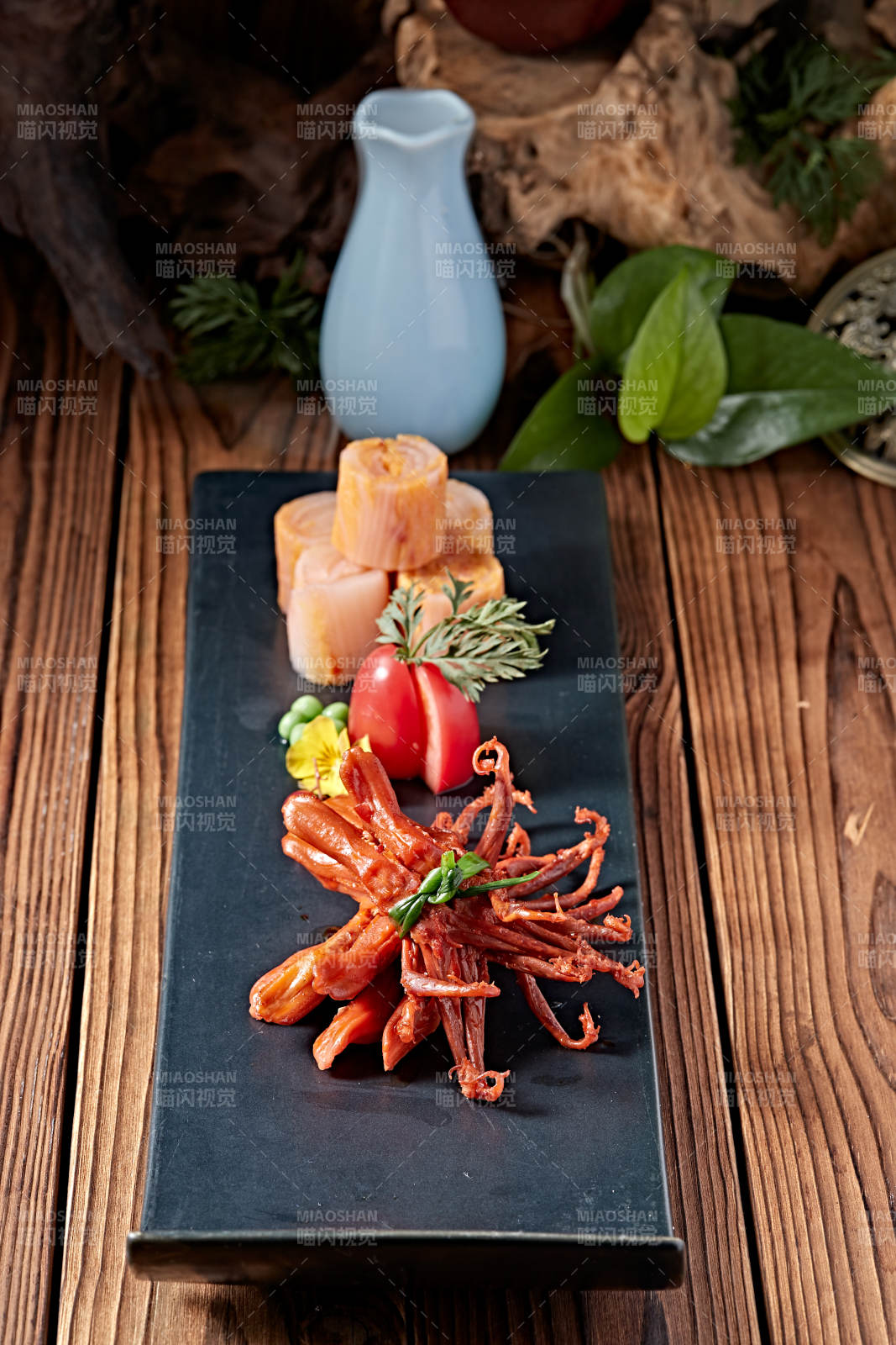 韩国泡菜配飘香卤味鸭舌图片