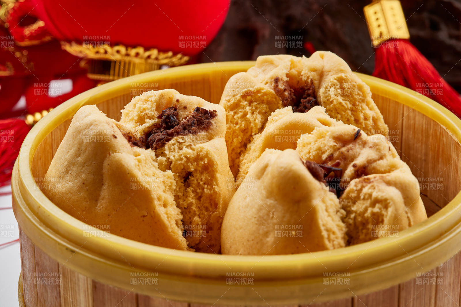 精美餐具装的糜子面豆馅开花黄馍馍图片