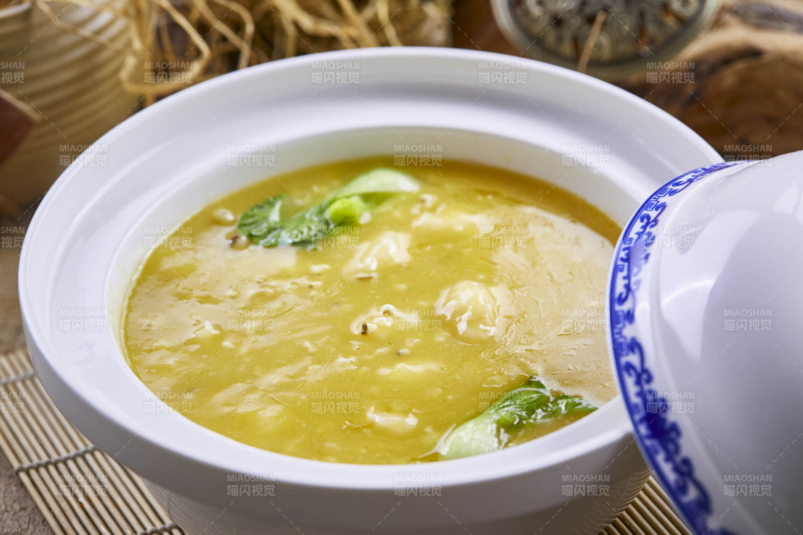 浓汤烩虾仁图片