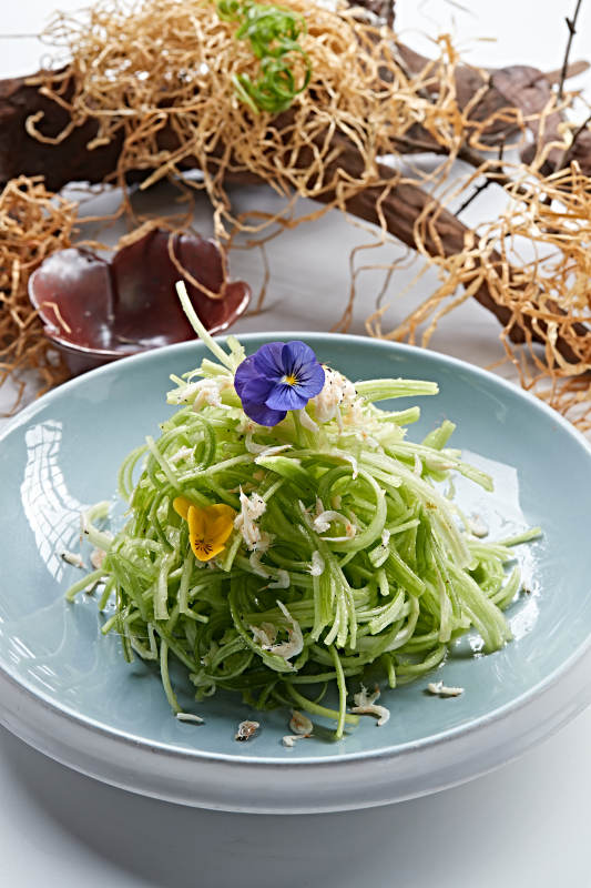 虾皮凉拌西芹丝图片