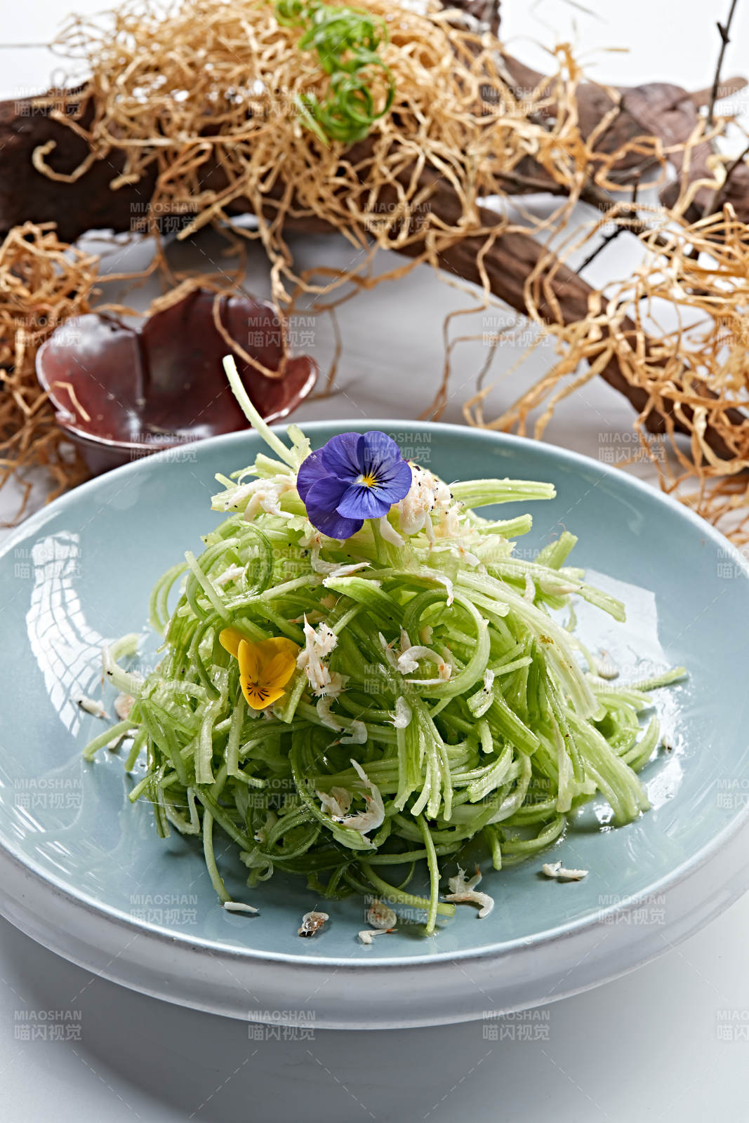 虾皮凉拌西芹丝图片