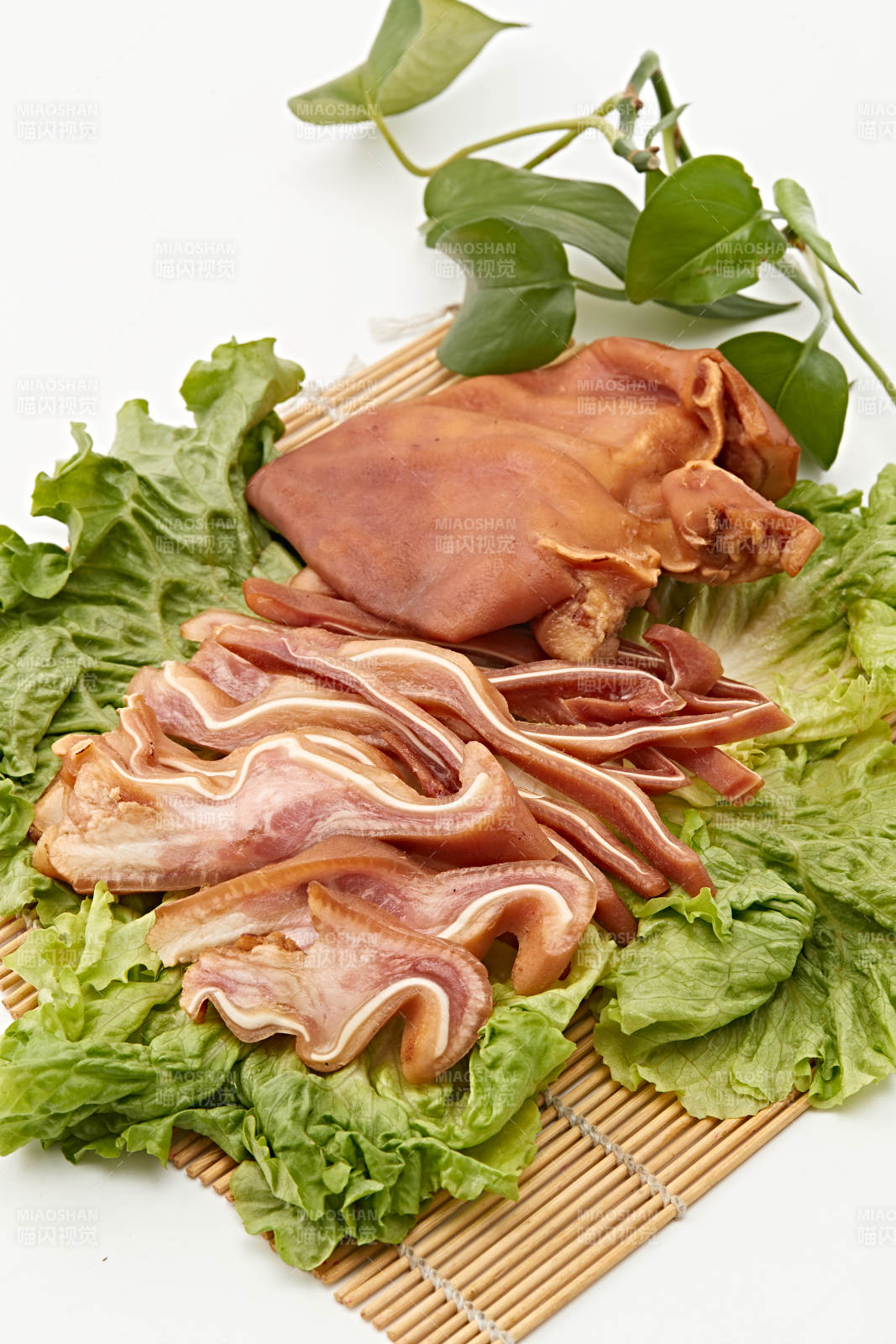 熟食整只熏卤猪耳朵图片