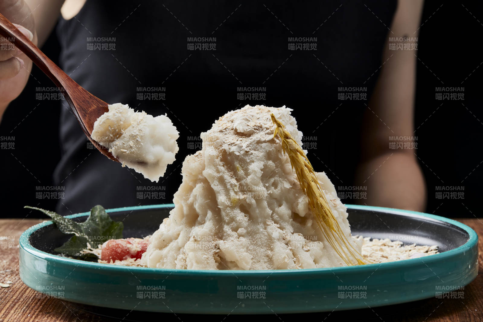 传统健康美食营养土豆泥配薯片图片