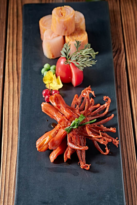 韩国泡菜配飘香卤味鸭舌图片