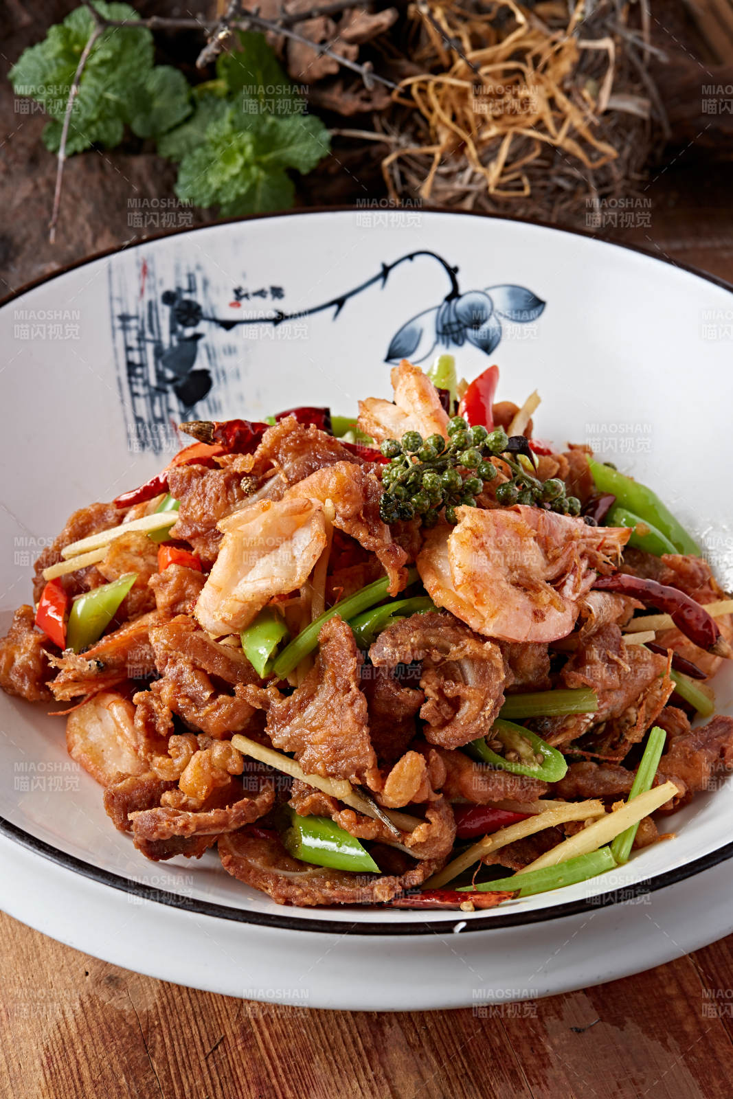 湘味藤椒麻辣大虾月牙骨图片