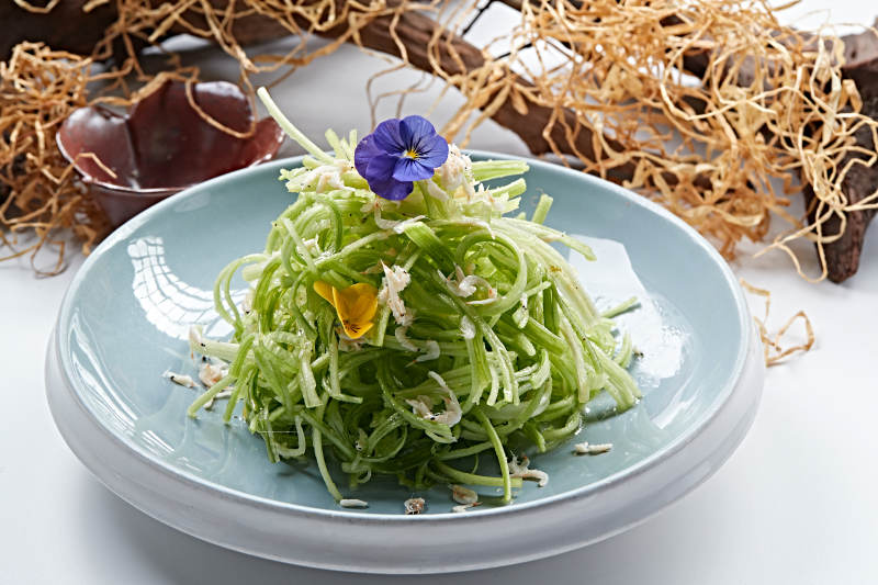 虾皮凉拌西芹丝图片