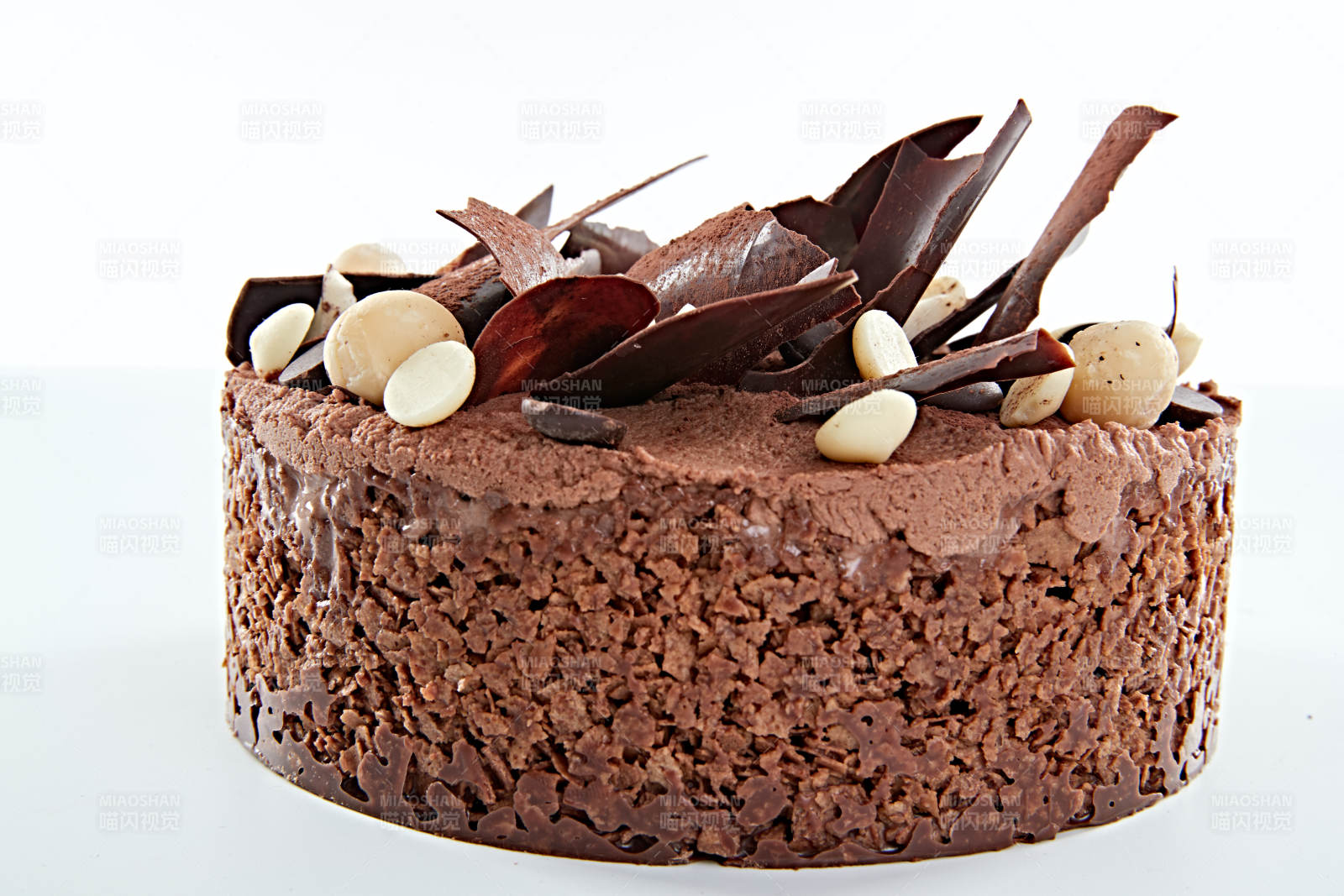 可可散粉黑森林坚果冰淇淋蛋糕图片