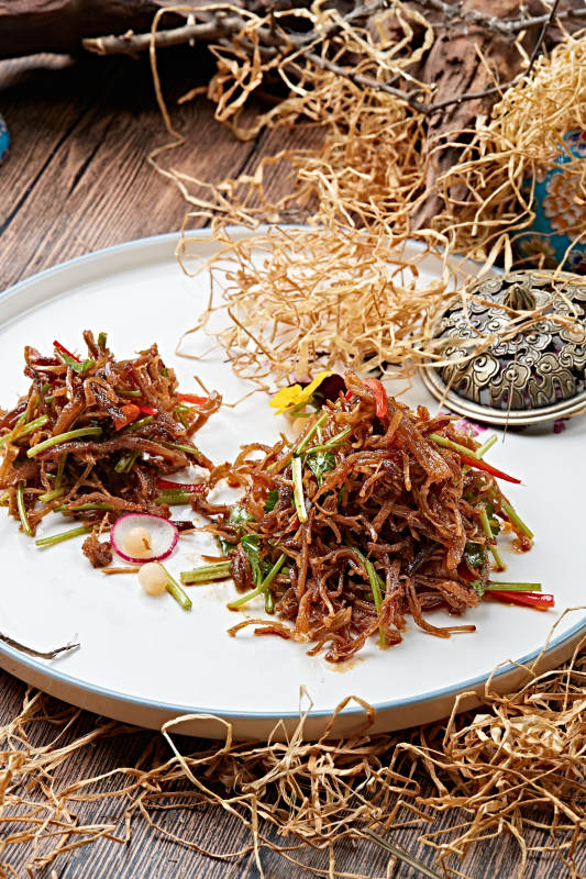 炝炒手撕带鱼丝图片