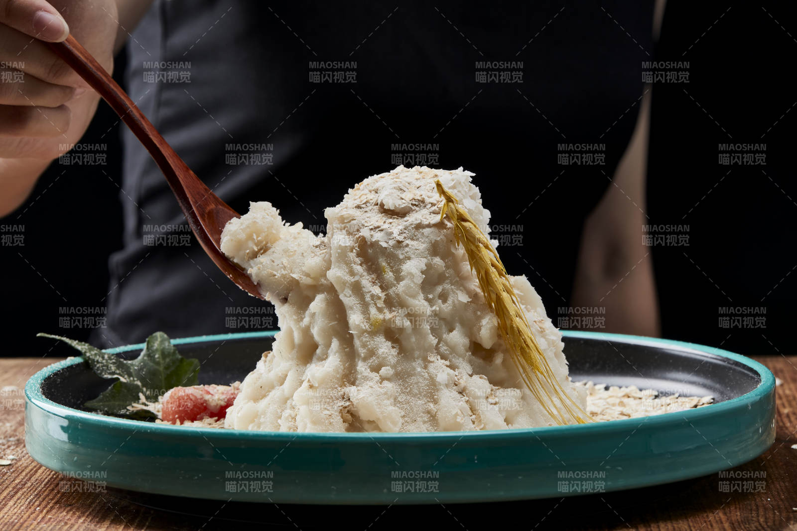 传统健康美食营养土豆泥配薯片图片