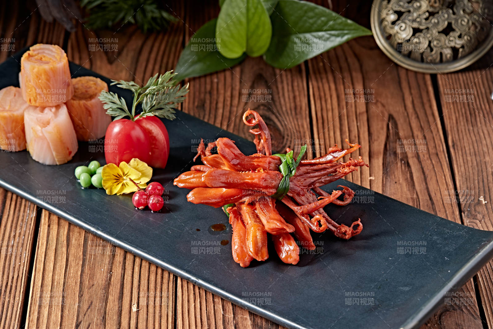 韩国泡菜配飘香卤味鸭舌图片