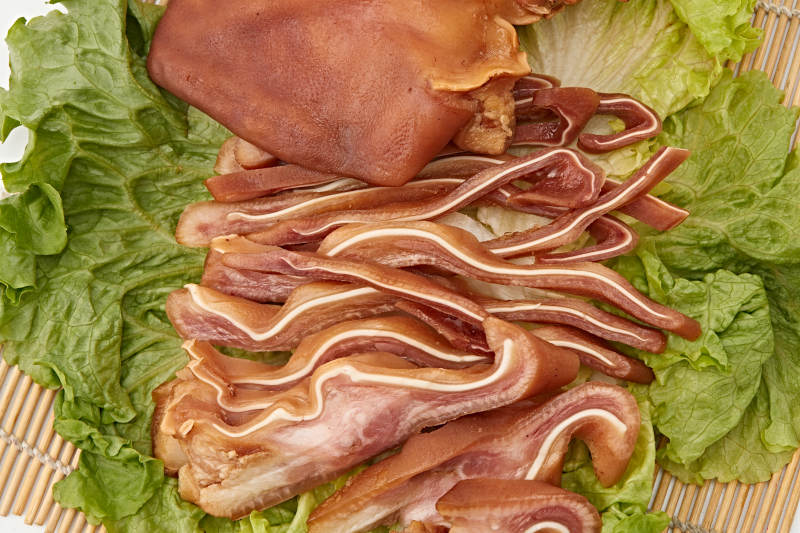 熟食整只熏卤猪耳朵图片