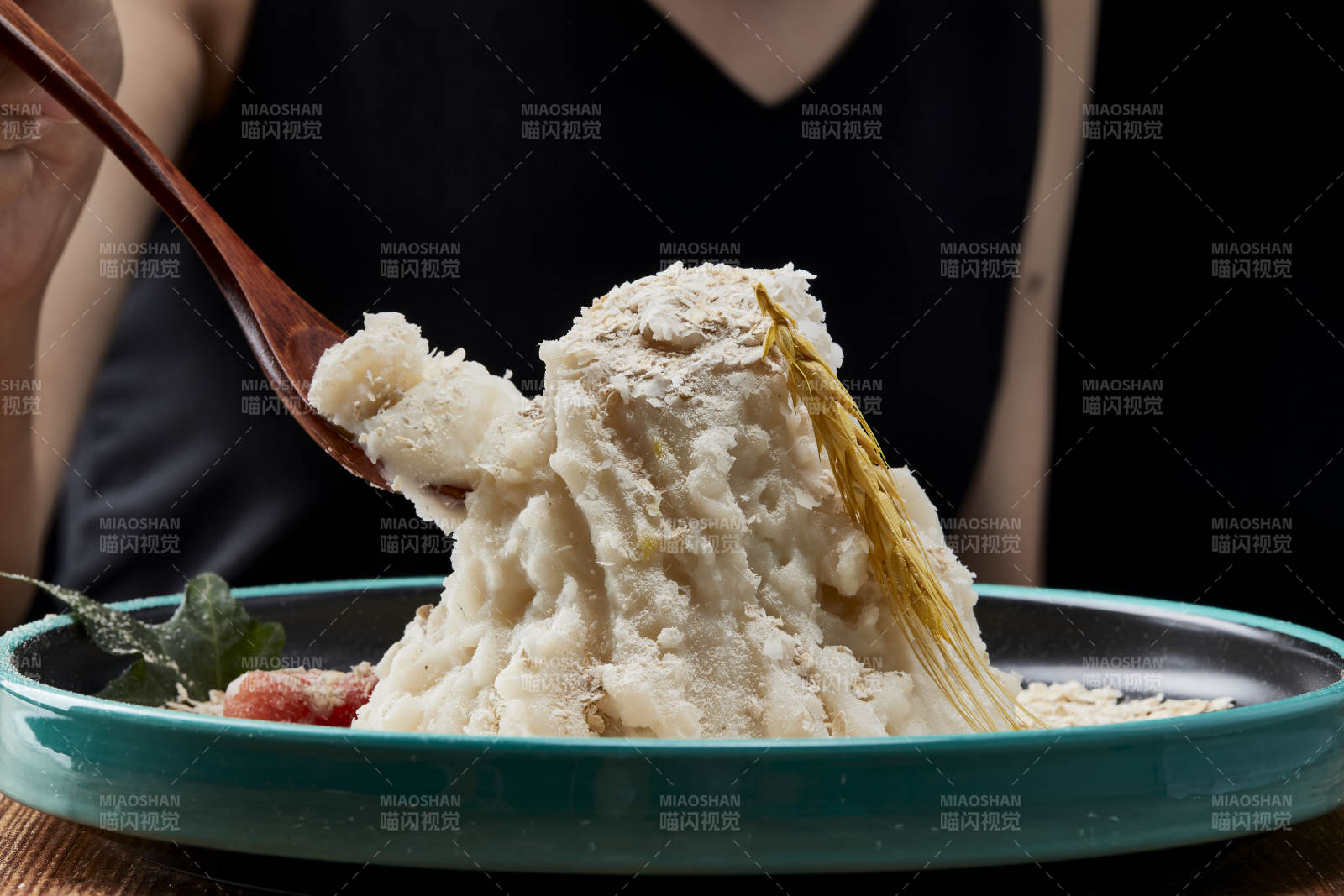 传统健康美食营养土豆泥配薯片图片