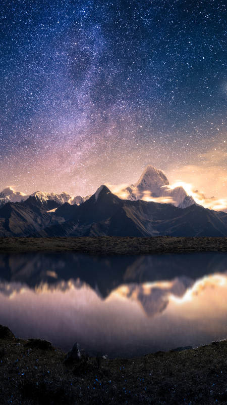 贡嘎星河映雪山图片