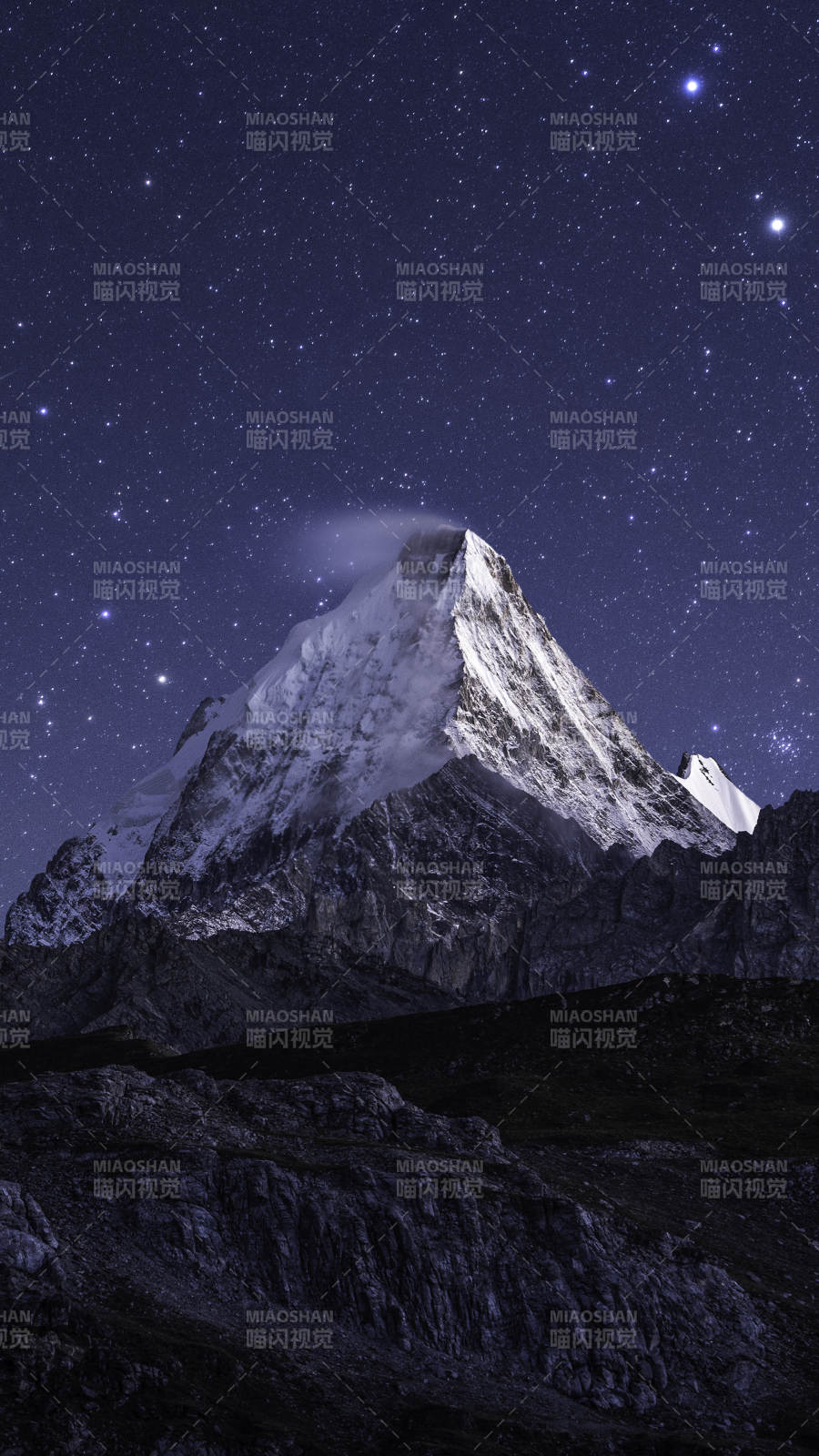 亚丁星夜雪山图片