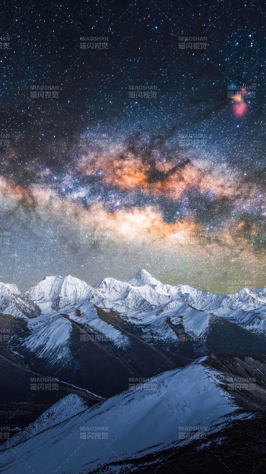 贡嘎山星河雪山夜景图片