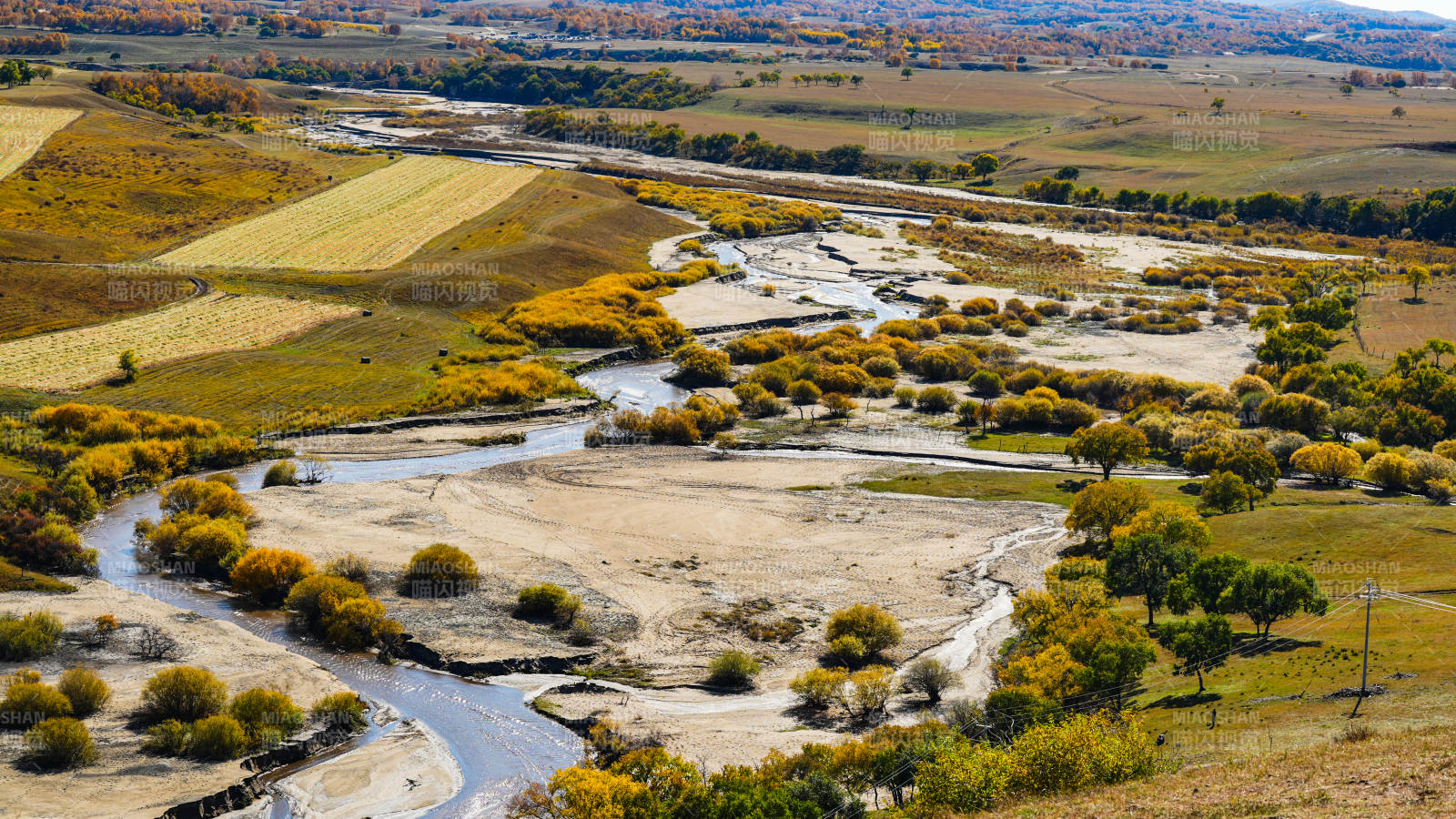 乌兰布统秋日河谷风光图片