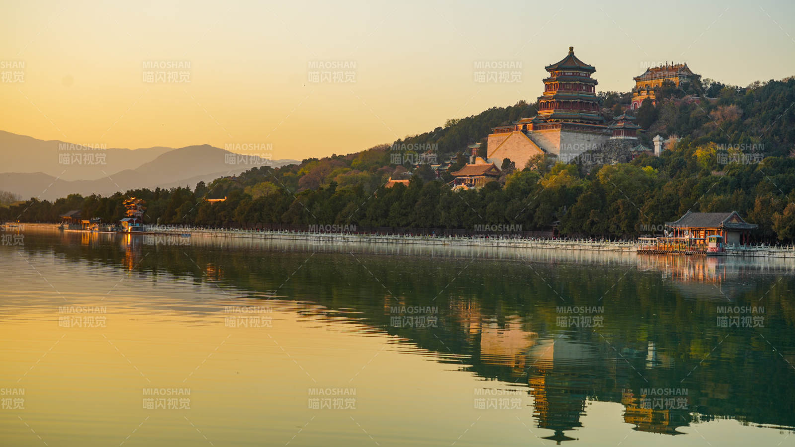 颐和园湖光山色映古塔图片